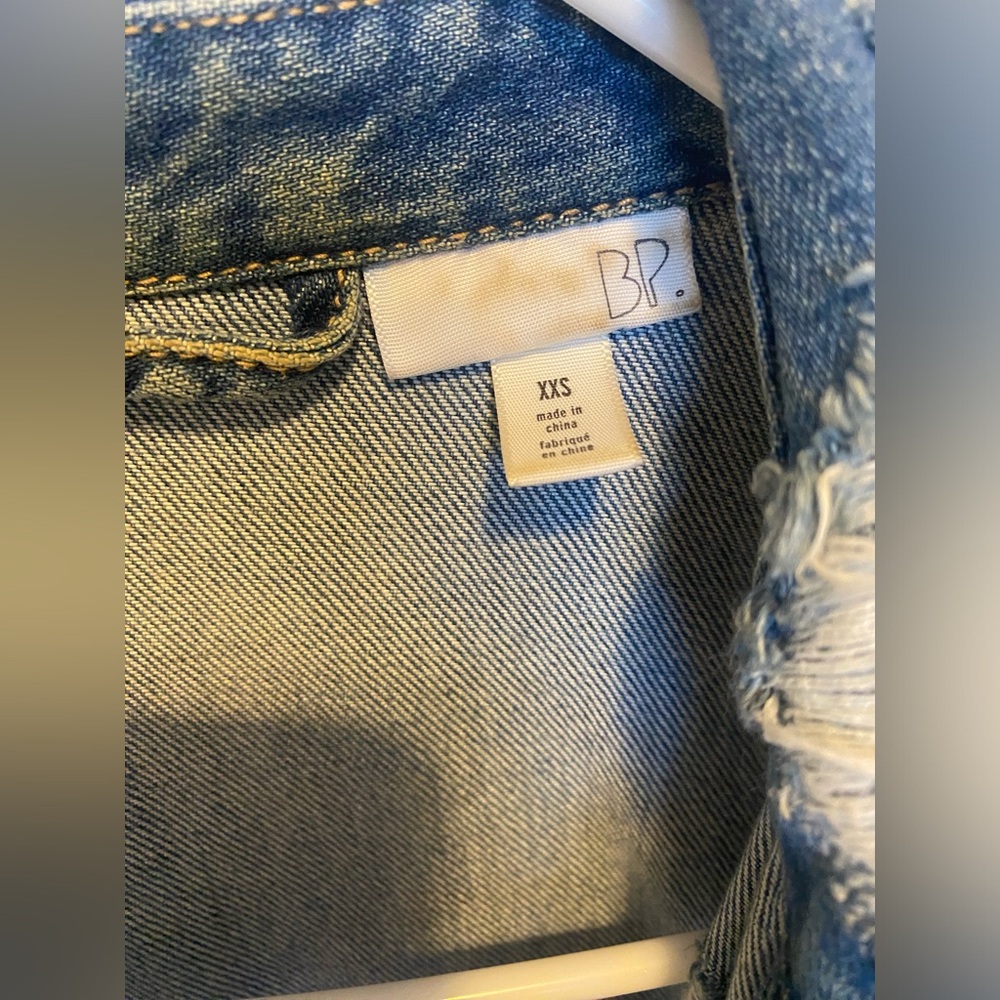 Distressed Denim Jacket‎ - Picture 6 of 8